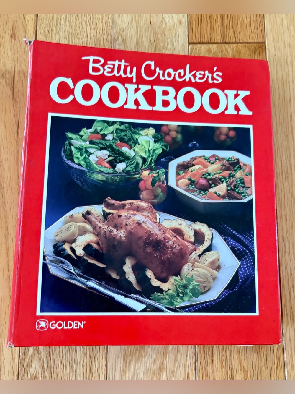 Vintage Betty Crocker's Cookbook Ring Bound 1986 First Printing/ Golden